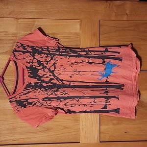 Underarmor top size medium